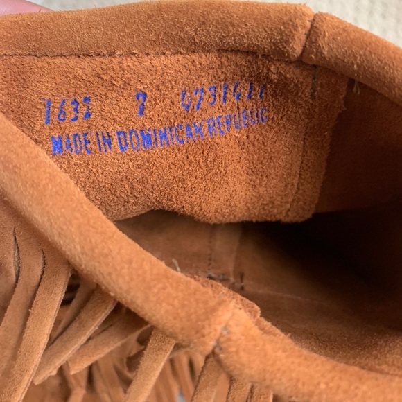 Minnetonka 3-Layer Fringe Boots - Picture 5 of 5